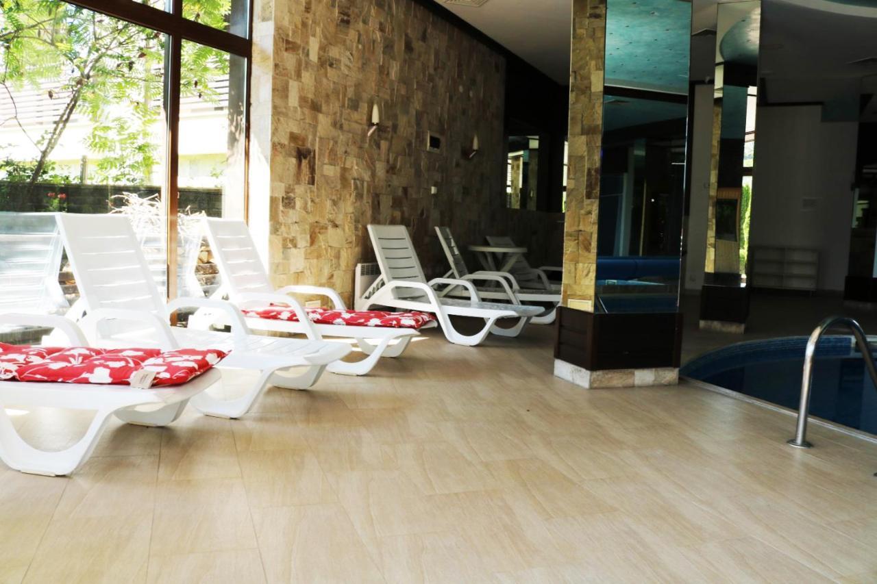 Private Apartments In Alpine Lodge Банско Екстериор снимка